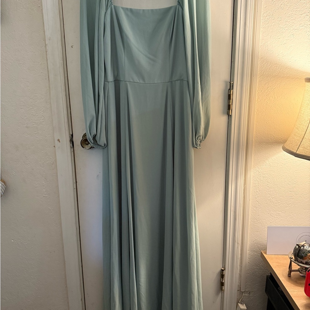 Chic Long Sleeve Dress in Soft Green
